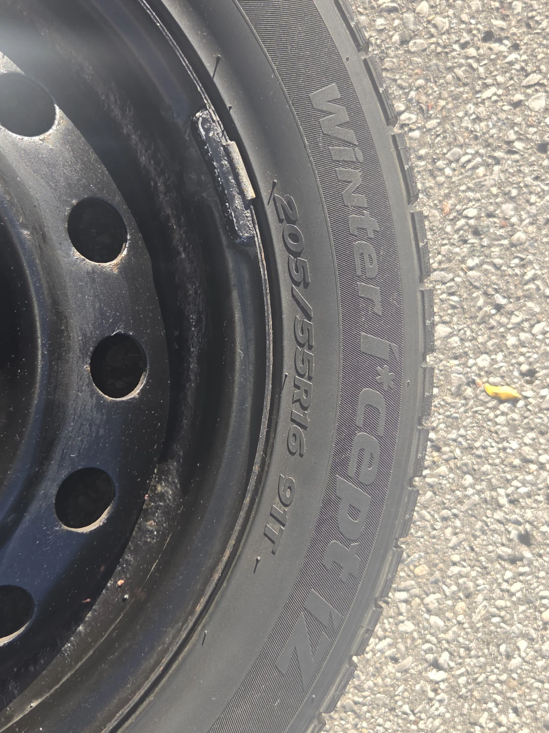 Hankook Winter i*cept iZ Tire 205/55R16 - photo 2