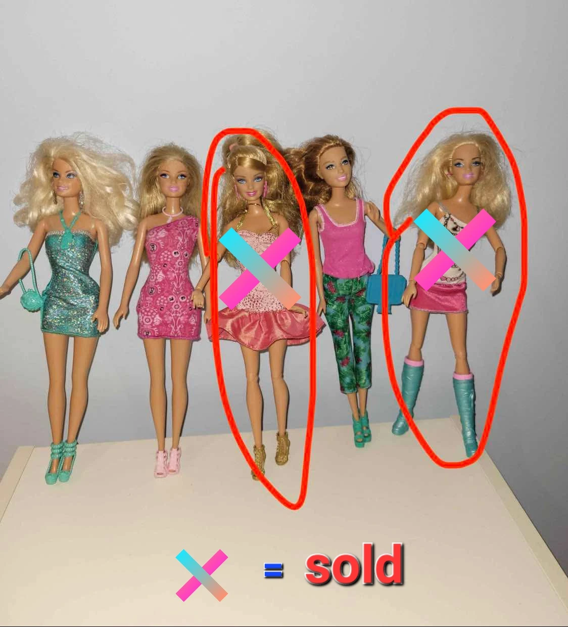 Assorted Barbie dolls
