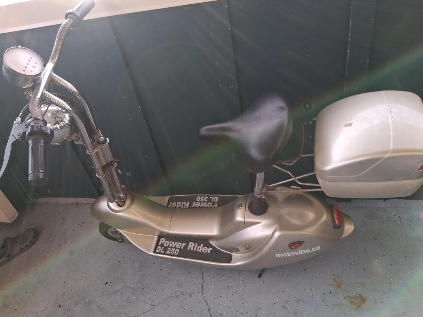 Motovibe Power Rider DL 250 Electric Scooter - photo 3