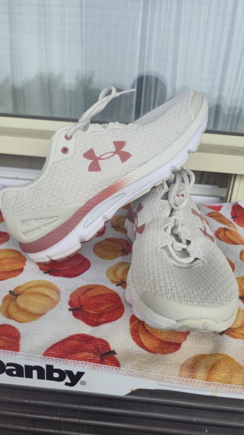 Under Armour Women's Running Shoes Size 8 - photo 2