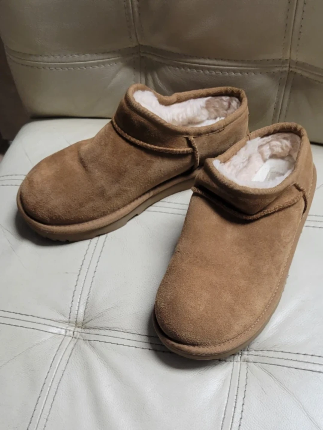 UGG slip  on  Slippers Chestnut sz 4 kids/ 6 women's - photo 5