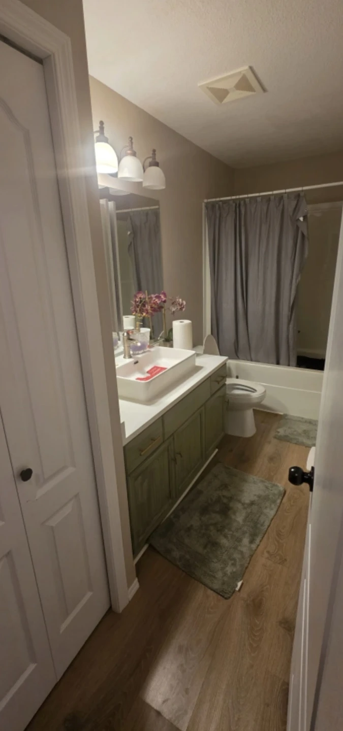 Room for rent Available now or Nov 1st - photo 2