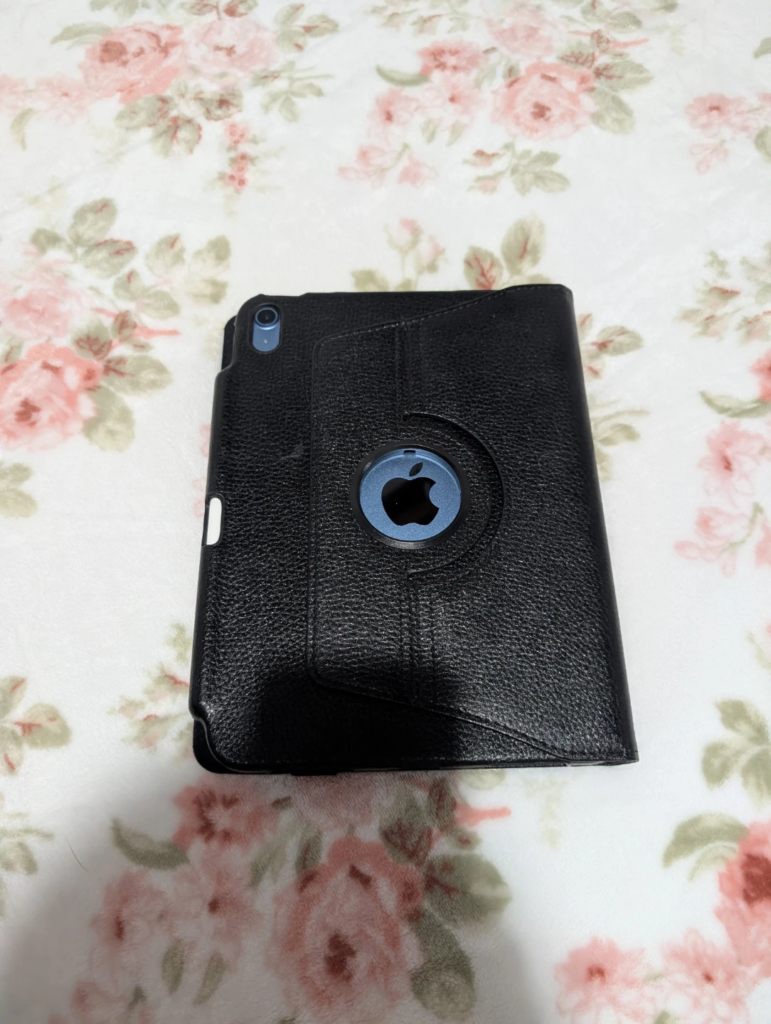Blue Apple iPad with Protective Case - photo 2