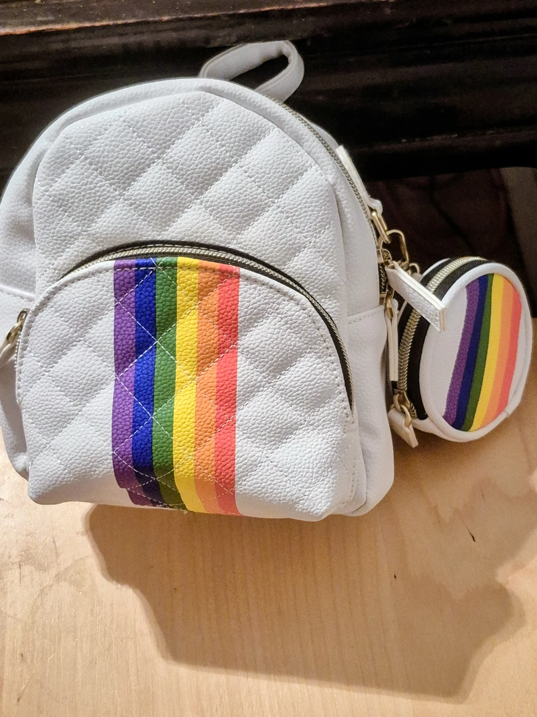 BNWT)White Quilted Mini Backpack with Rainbow Stripe