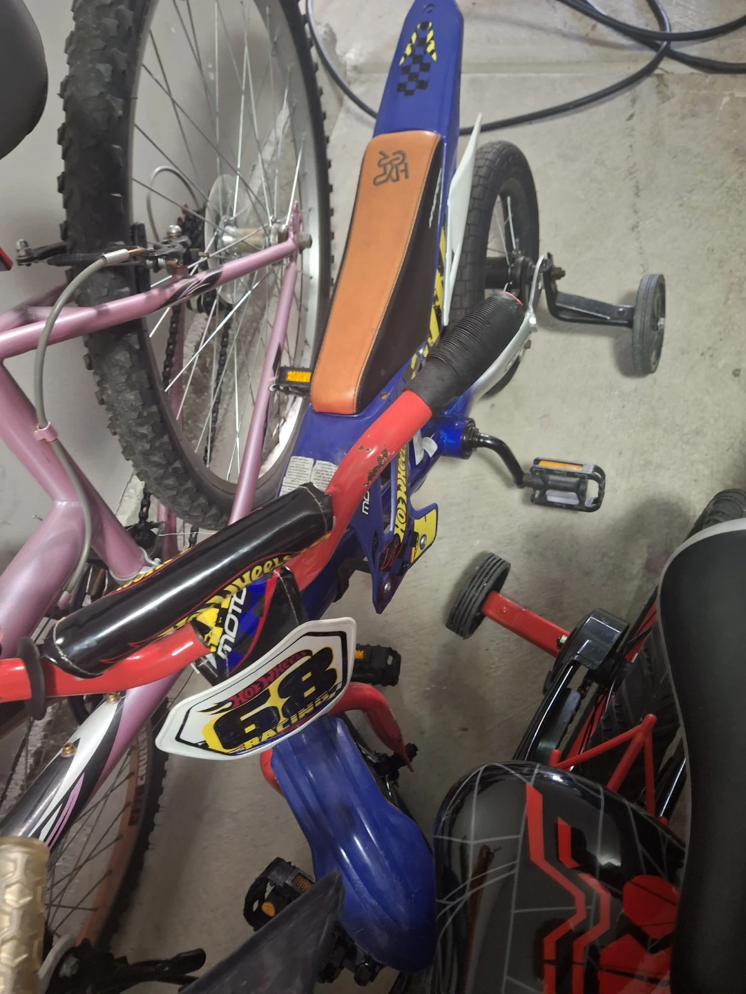 Hyper Hot Wheels Motobike 12-inch Bicycle - photo 3