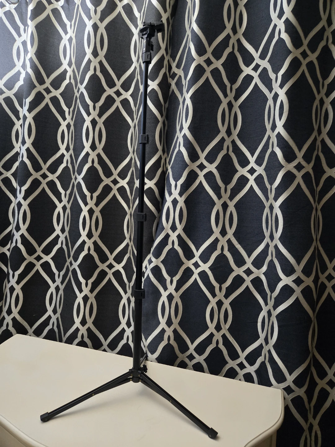 Adjustable tripod stand - photo 2