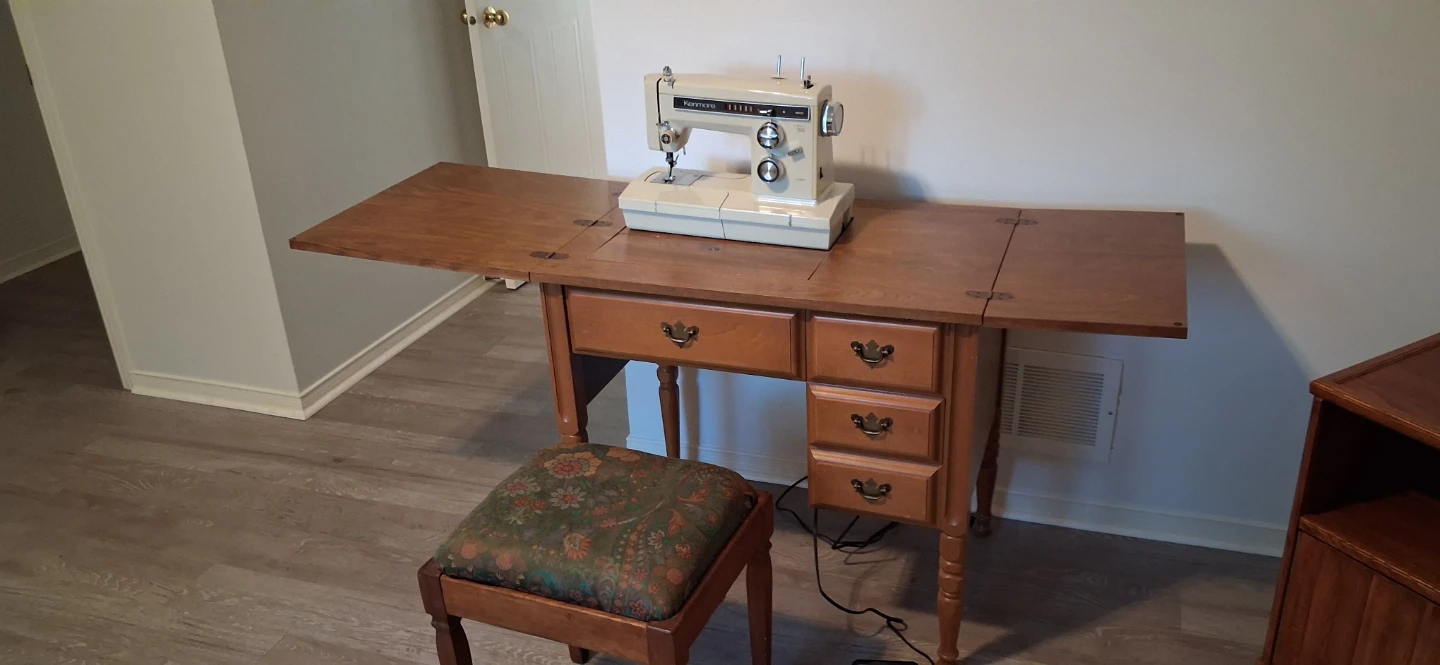 Kenmore Model 1941 Sewing Machine with Cabinet - photo 2