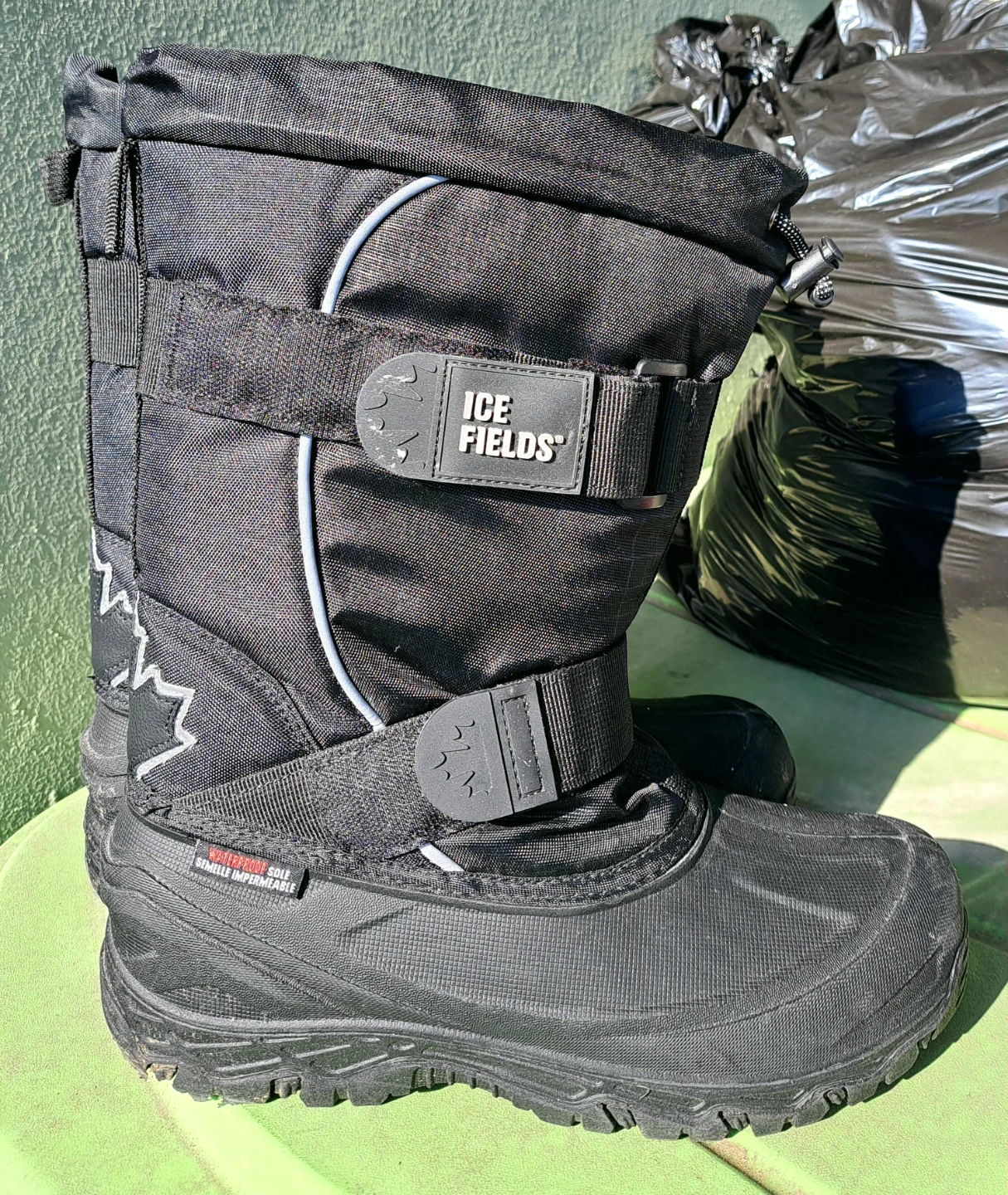 Ice Fields Winter Boots Size 9