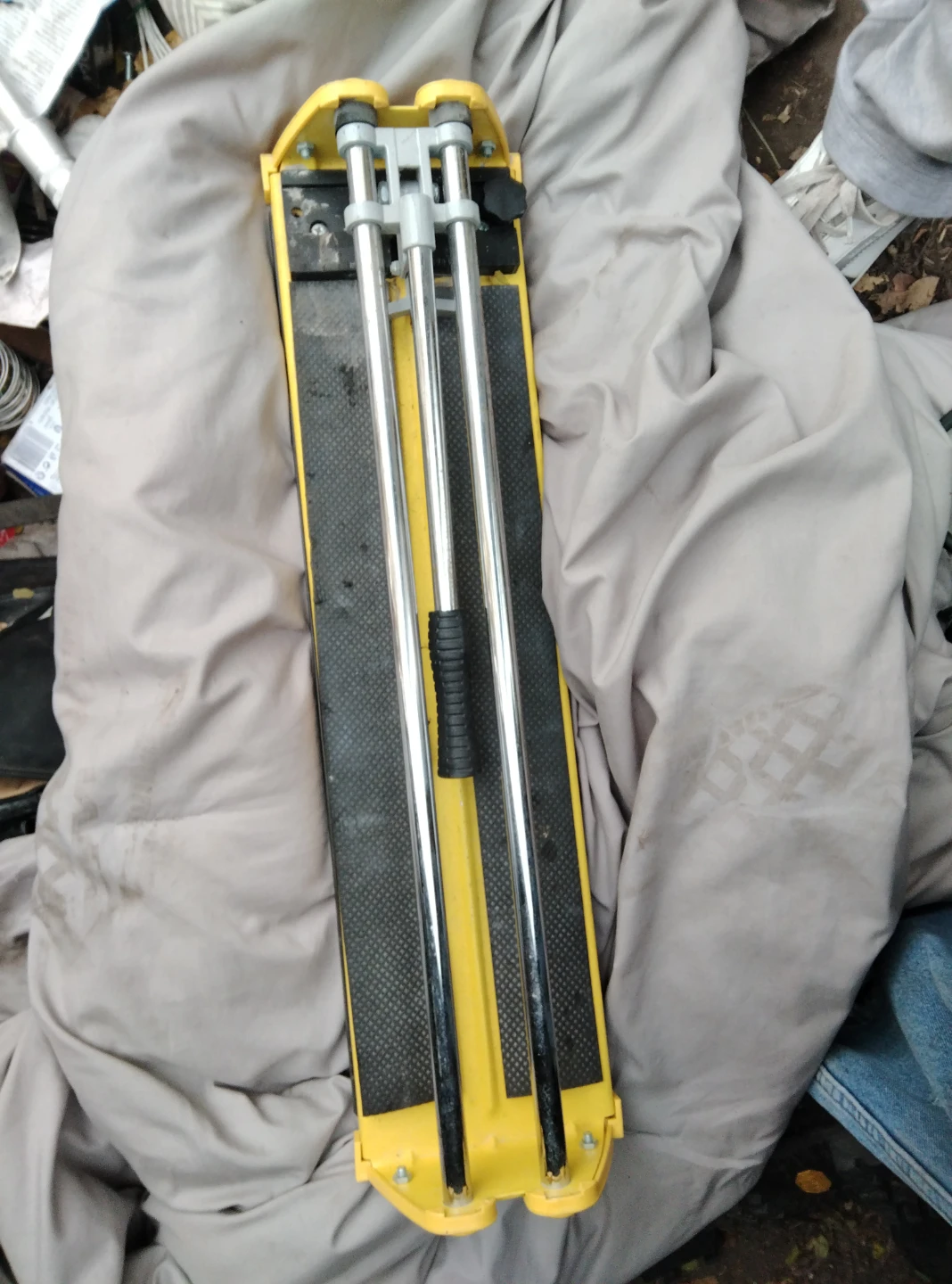 Tile cutter