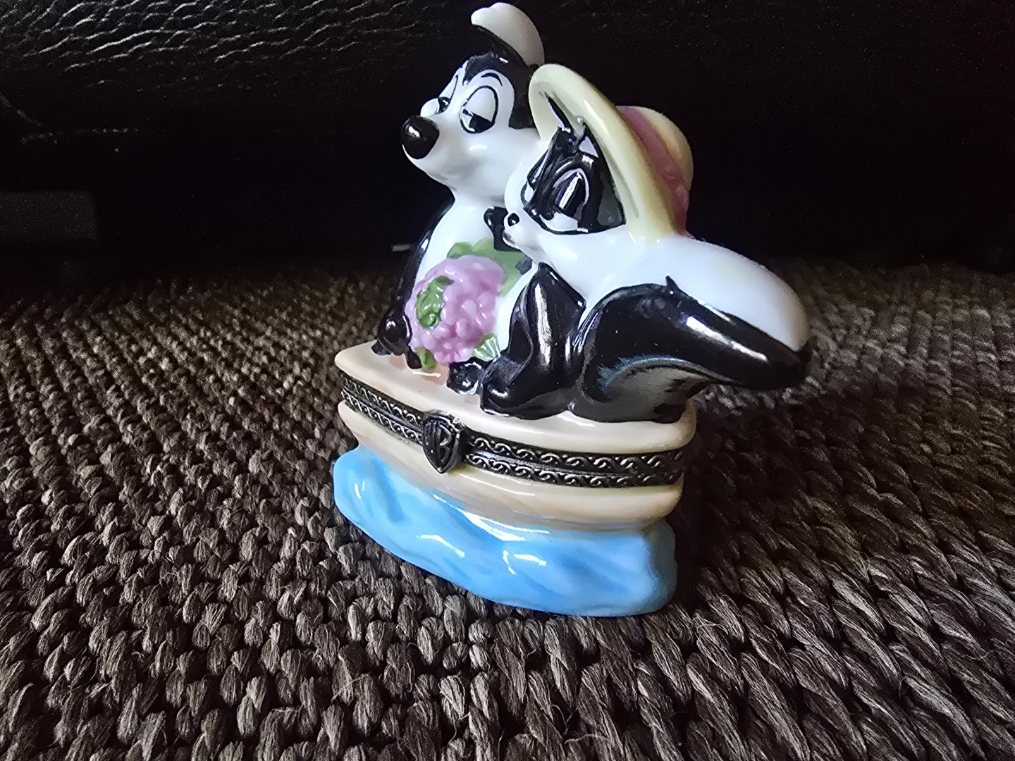 Warner Bros Pepee Le Pew Ceramic Trinket Box - photo 3