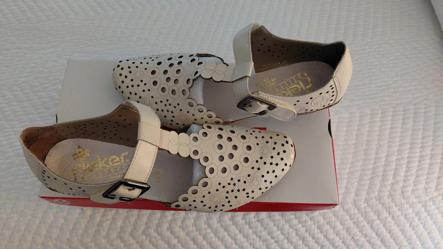 Reduced! Ladies Rieker Antistress shoes