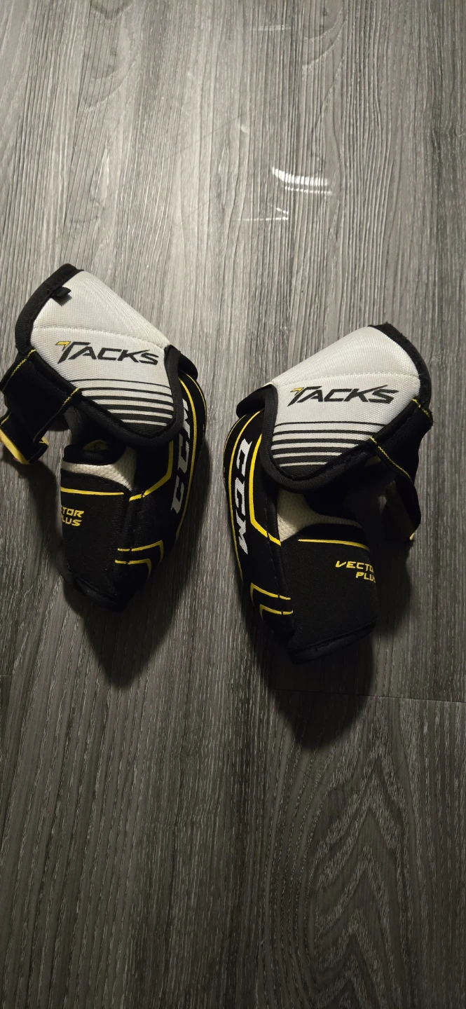 CCM Tacks Vector Plus Elbow Pads - JR Medium