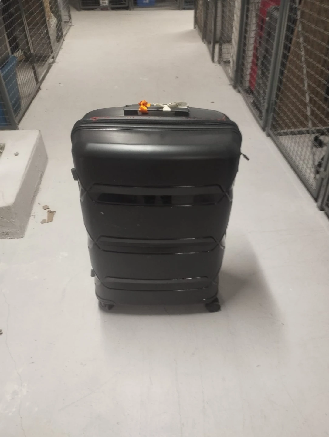 Black Hardshell Spinner Suitcase - photo 2