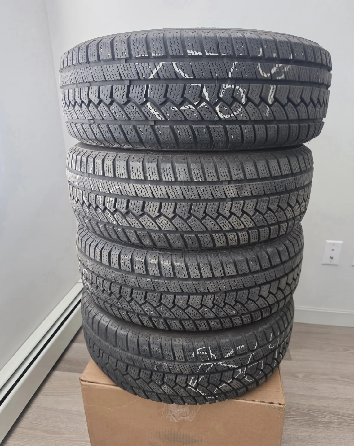 Winter Tires (Mirage MR-W562 - 215/60R16)