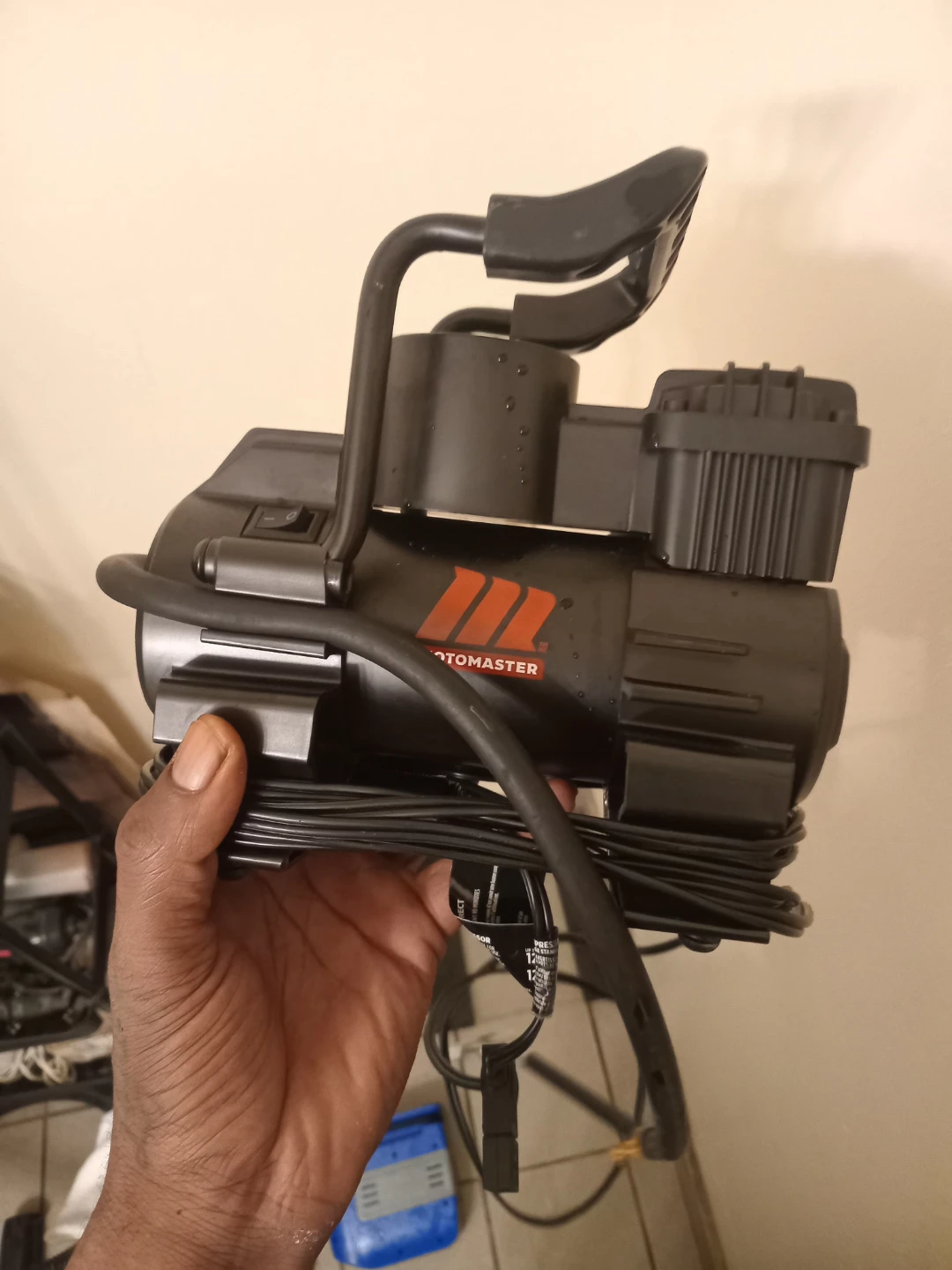 Motomaster tire inflator