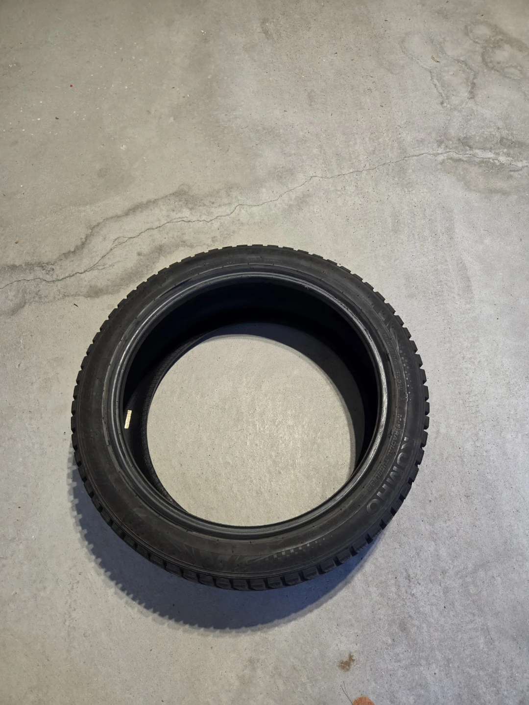 Kumho WinterCraft Ice Wi51 Tire 225/45R19