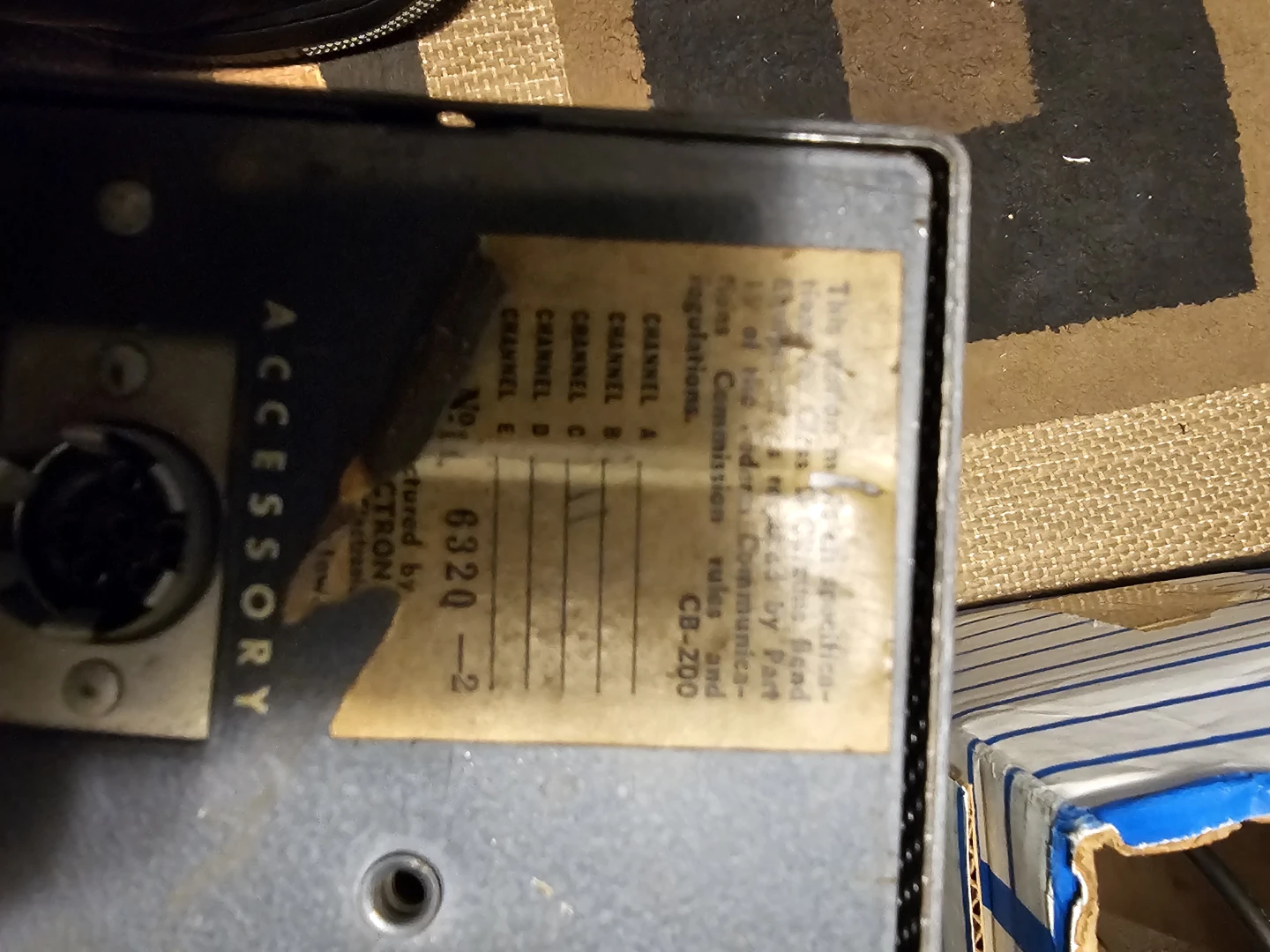 Globe Electronics CB-200 Citizens Band Radio - photo 4