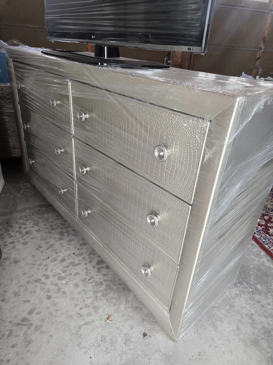 Silver Croc-Textured Six-Drawer Dresser