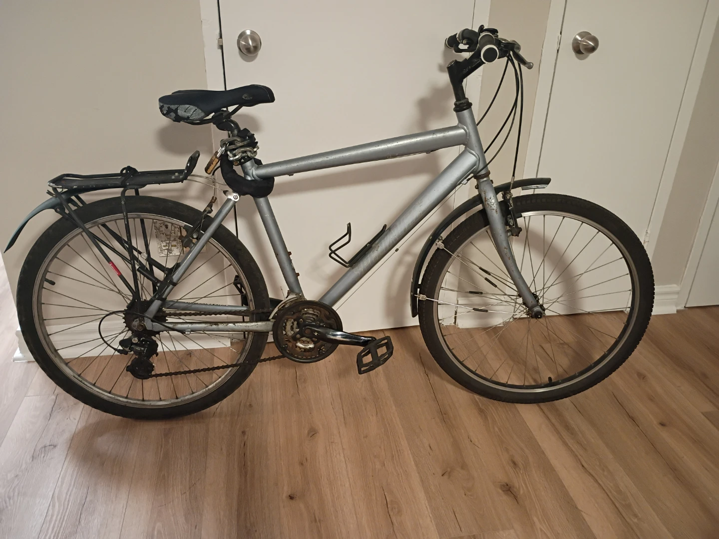 Silver hybrid bicycle - photo 2