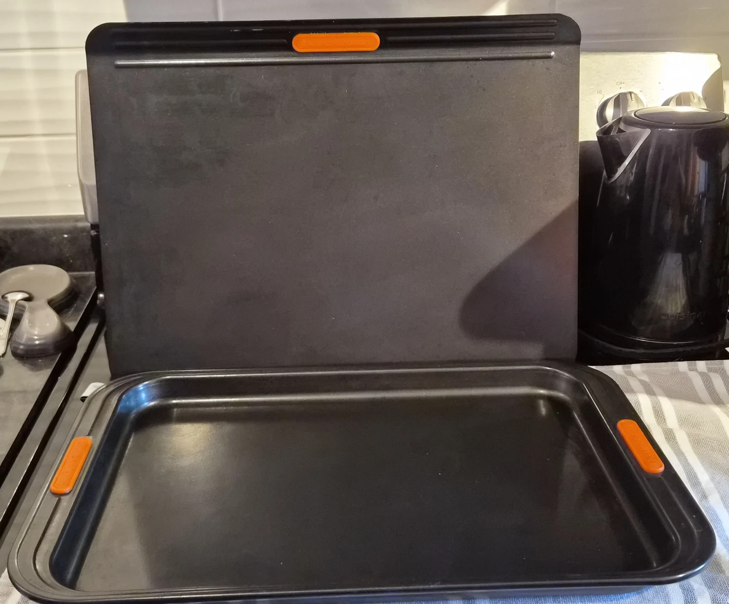 Le Creuset 7-piece Non-Stick Bakeware Set (2 new&5used) - photo 4