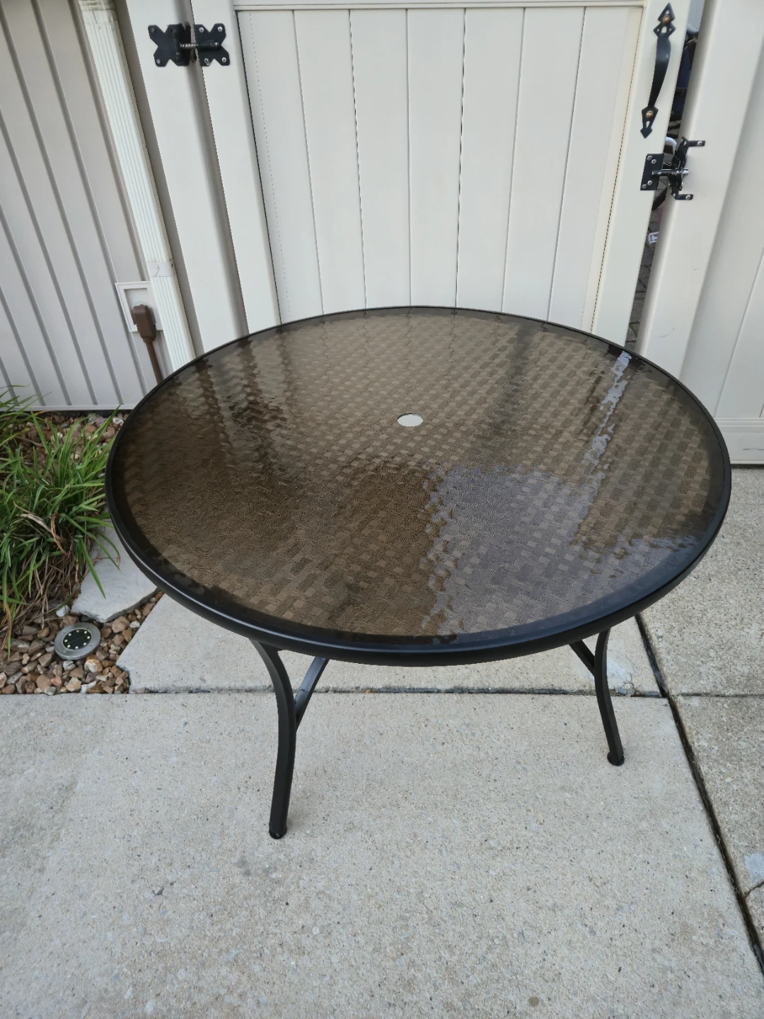 Round Glass Patio Dining Table – 46" – Metal Frame