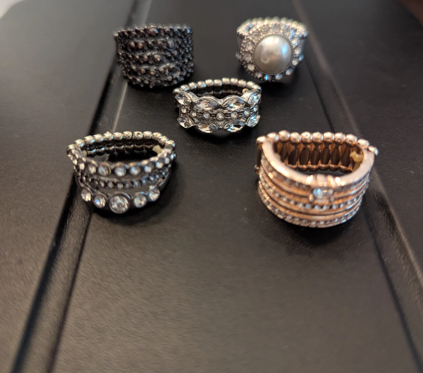5 Rings with Rhinestones and Pearls - photo 2