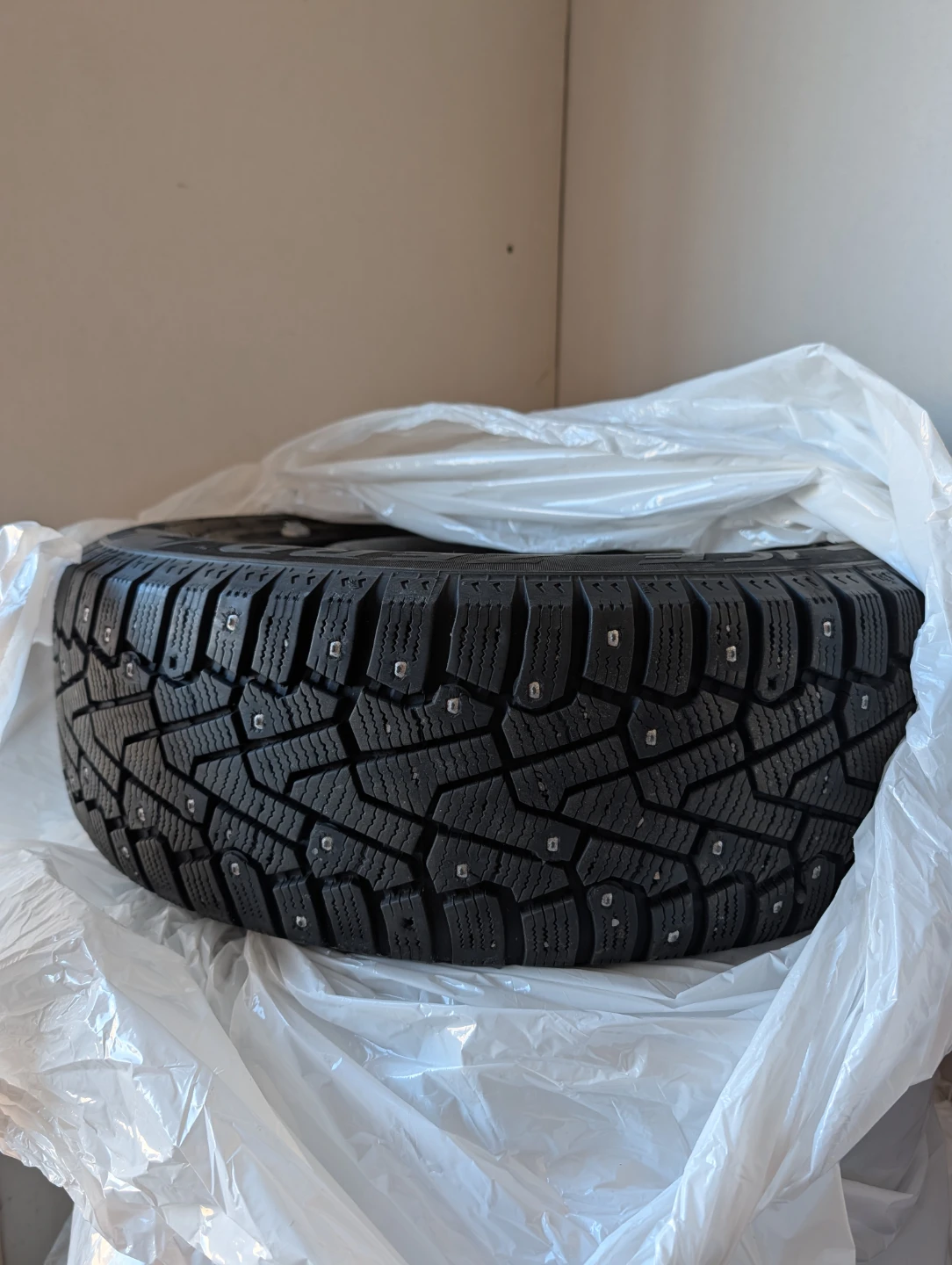 Pirelli Ice Zero Studded Winter Tires with Rims - photo 3