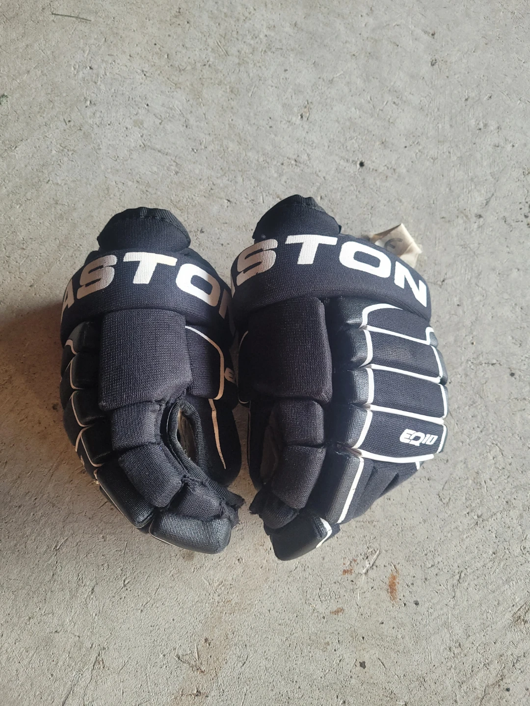 Easton EQ10 Hockey Gloves size 11"