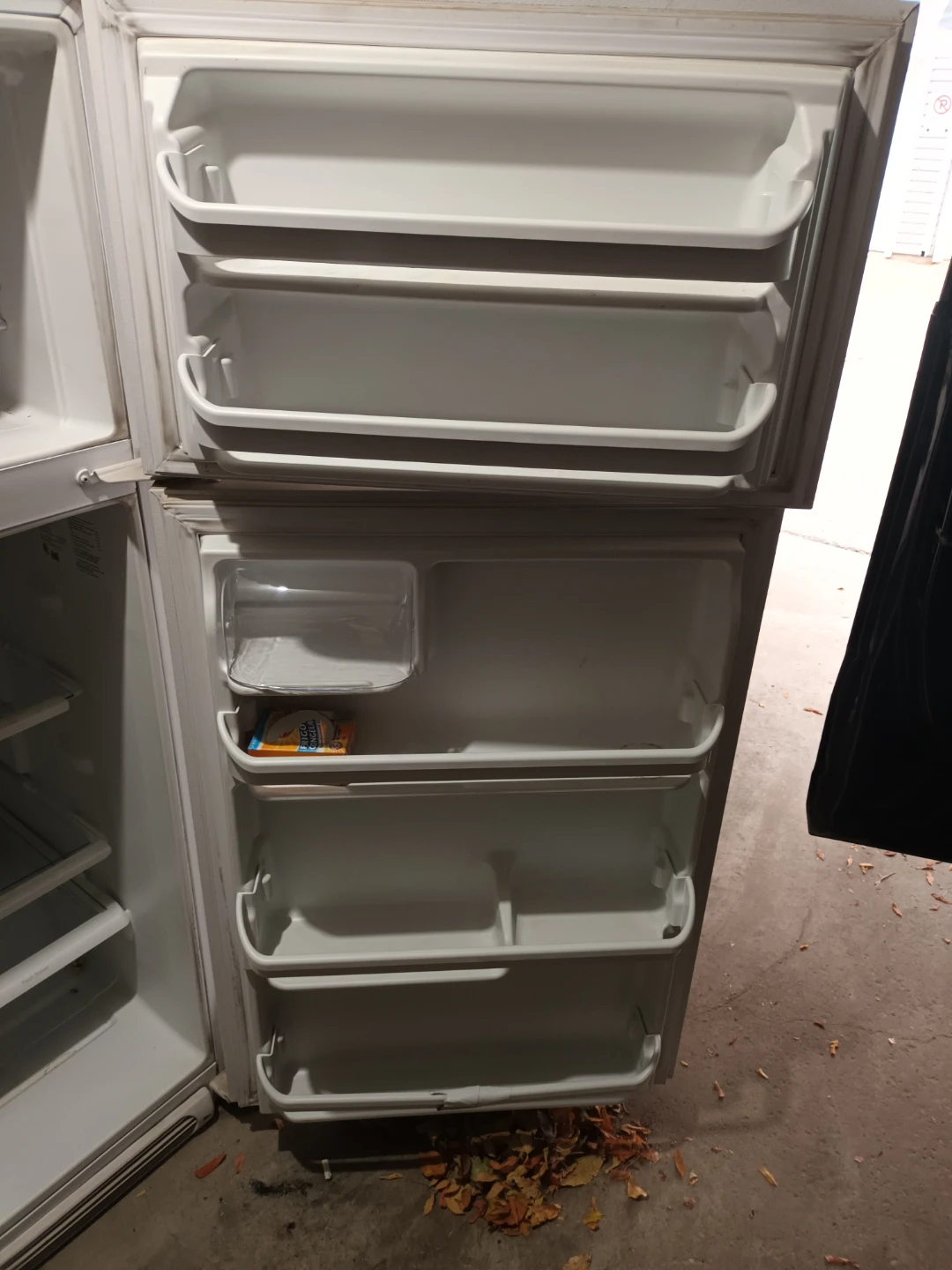 Frigidaire White Top-Freezer Refrigerator - photo 4