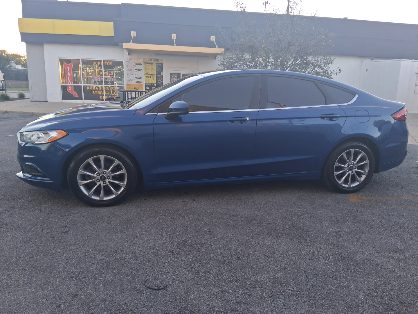 Blue Ford Fusion SE