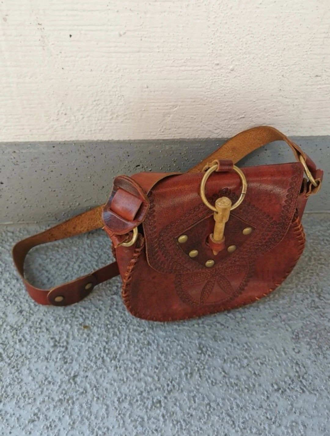 Vintage Tooled Leather Crossbody Bag Brass & Wood Toggle Boho - photo 4