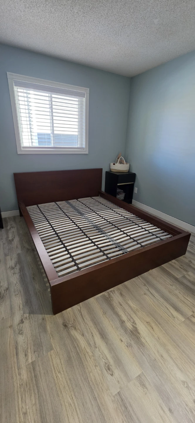 Dark Wood, Queen Bed Frame. - photo 2