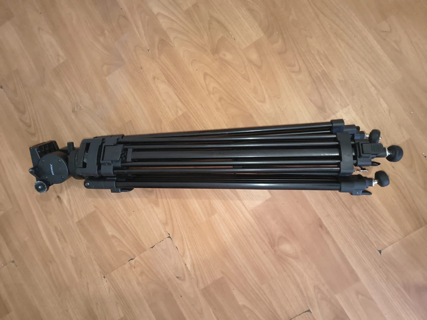 Neewer Tripod - photo 3