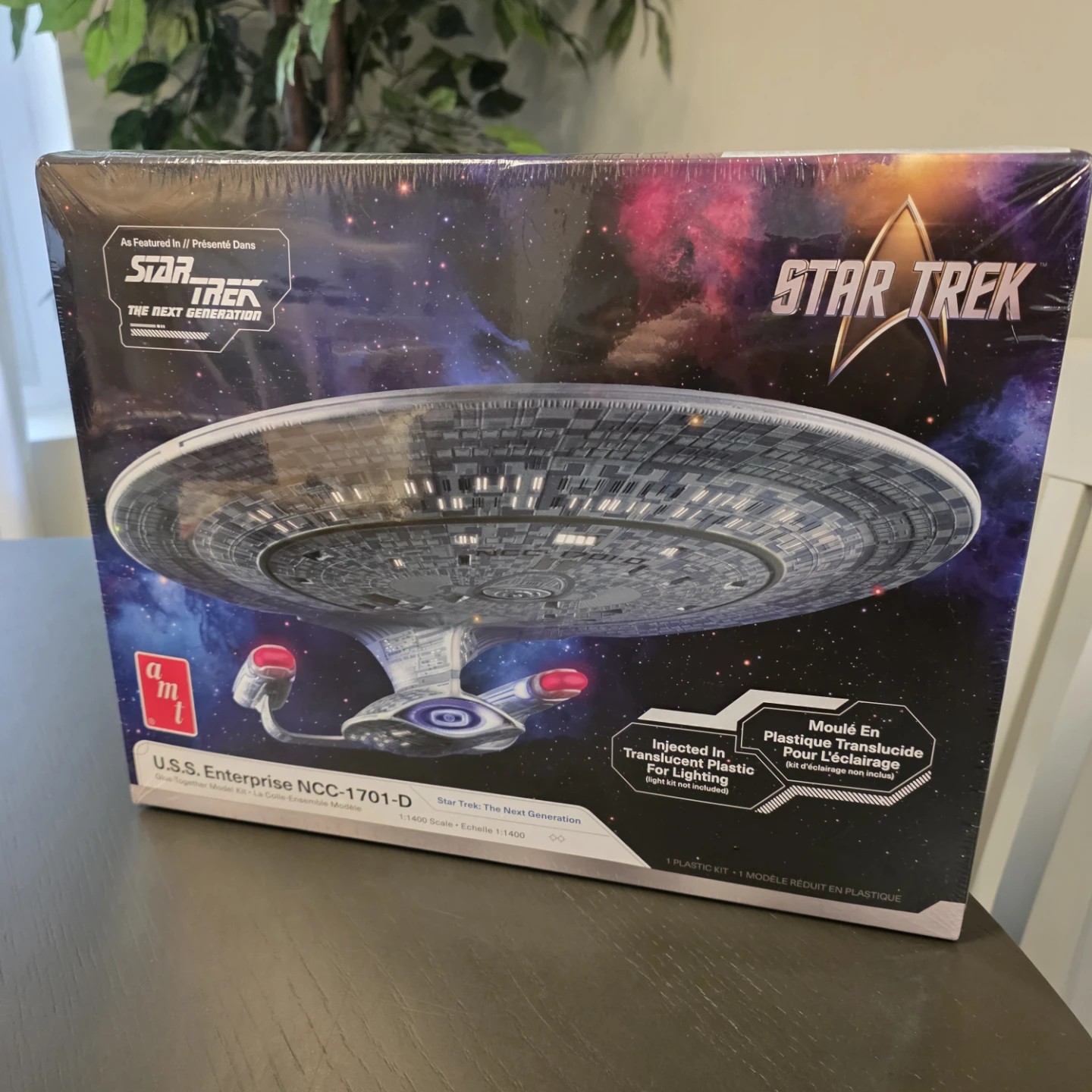 AMT Star Trek U.S.S. Enterprise NCC-1701-D Model Kit