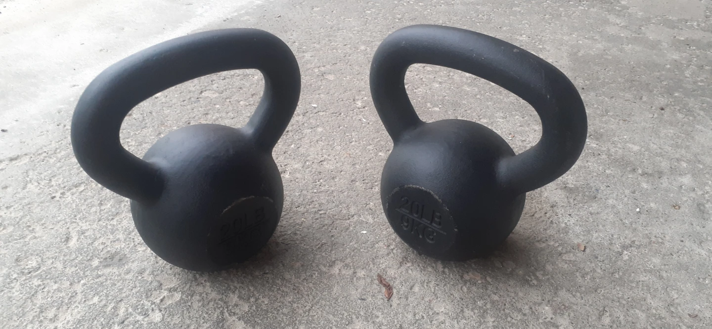 Set of two 20lb (9kg) cast iron kettlebells - photo 4