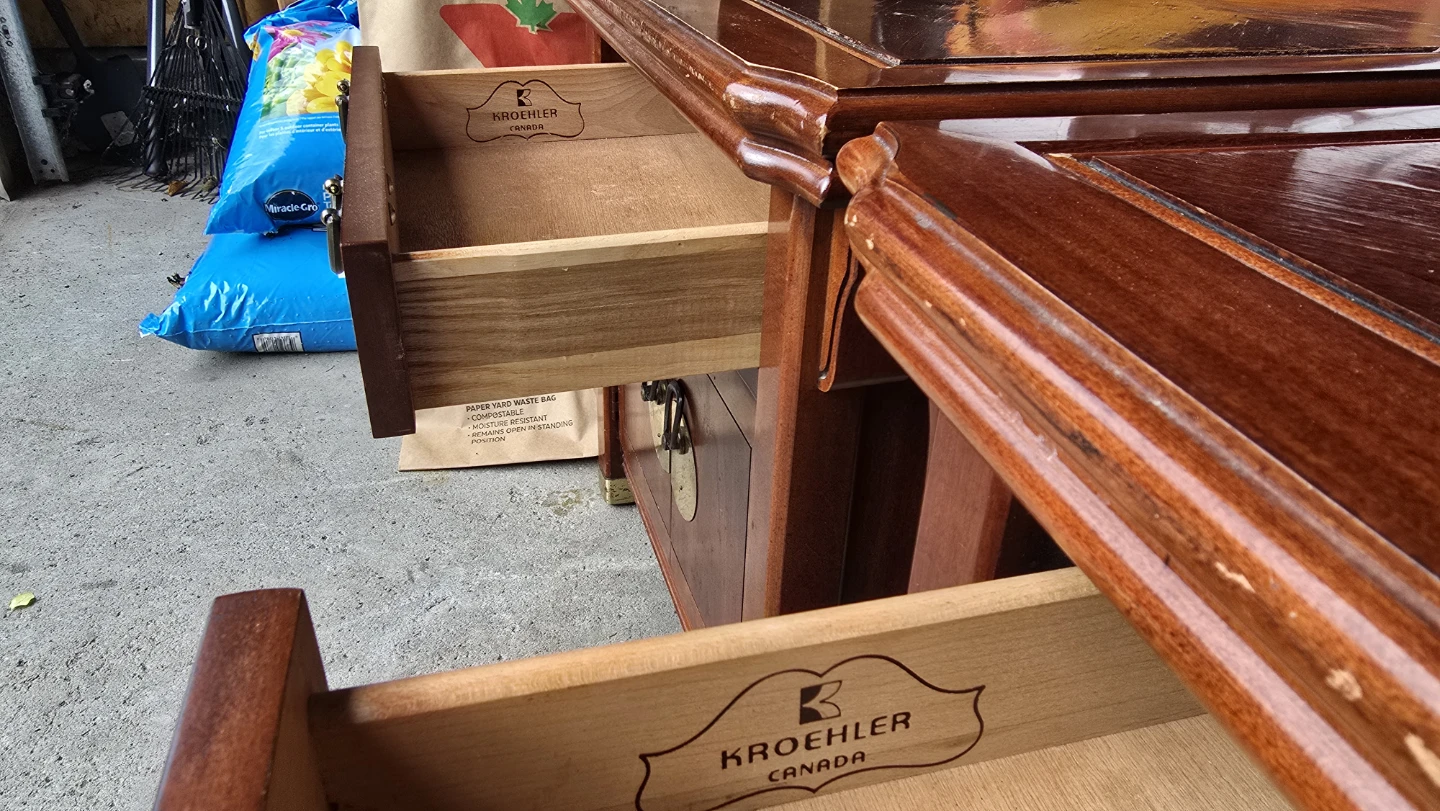 Pair of Kroehler Canada Wooden Nightstands - photo 2