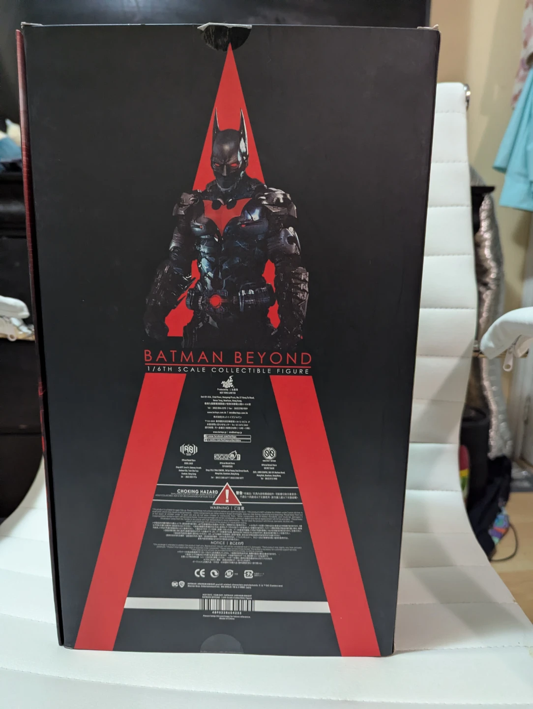 Hot Toys Batman Beyond Arkham Knight 1/6 Scale Figure - photo 3