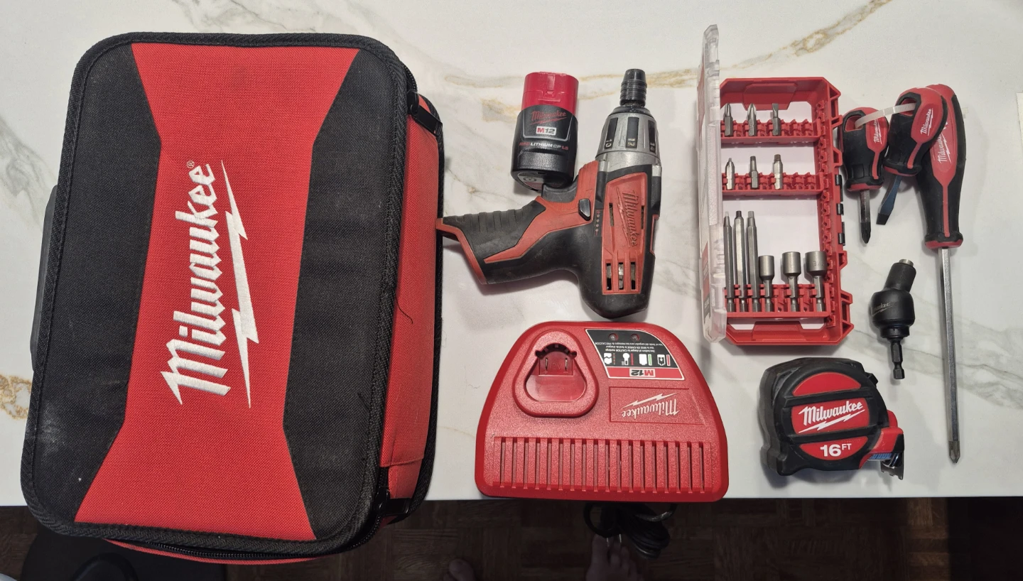 Milwaukee M12 Cordless Drill Set