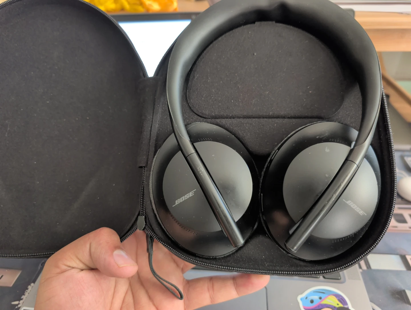 Bose Noise Cancelling Headphones 700 with Case - photo 2