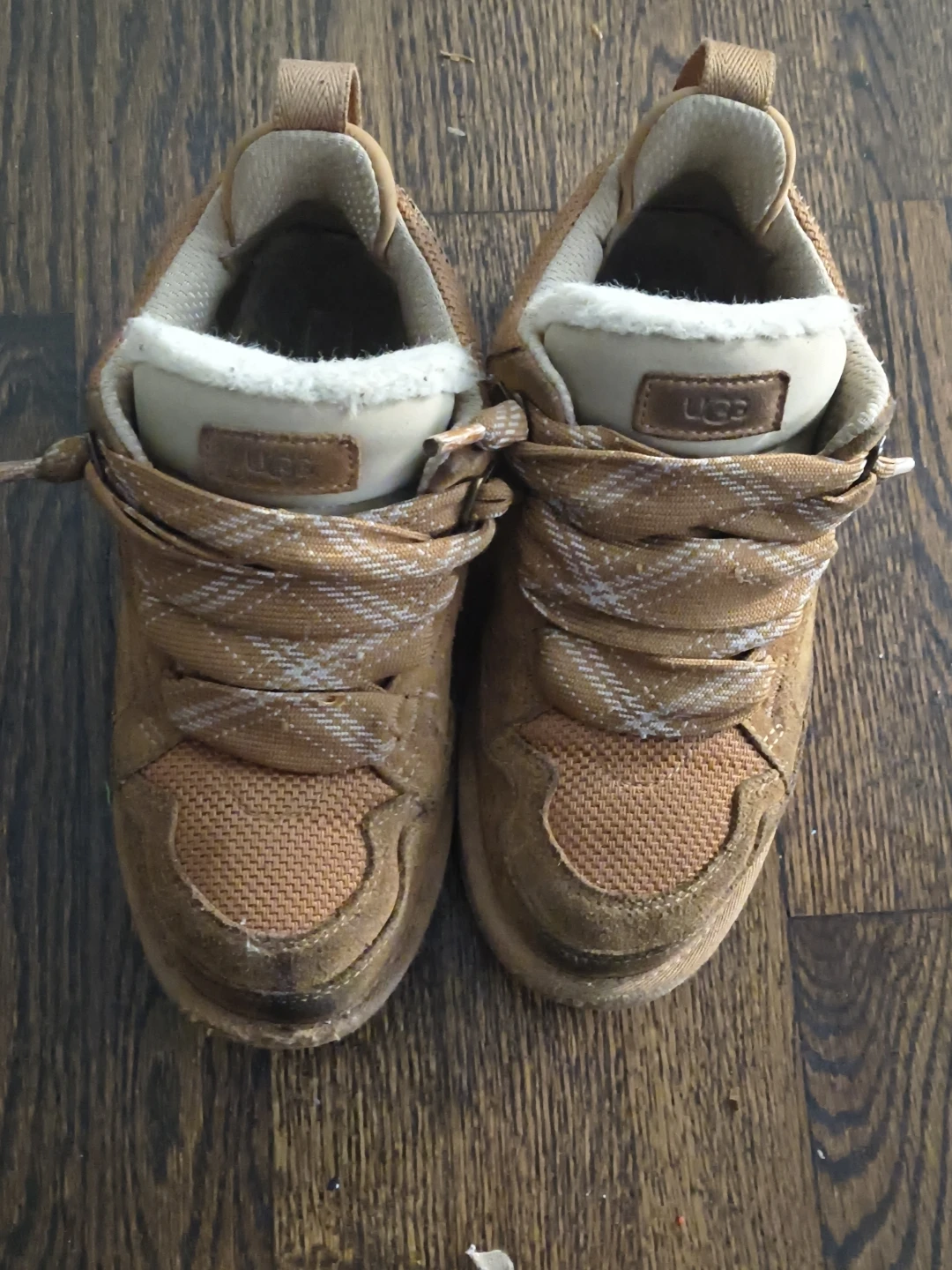 UGG Tan Sneakers S8
