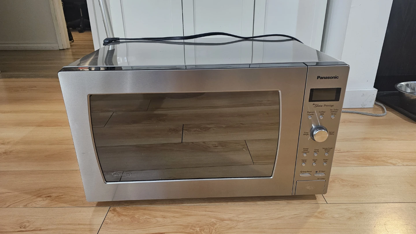 Panasonic Genius  Microwave (NN-SD986SC)