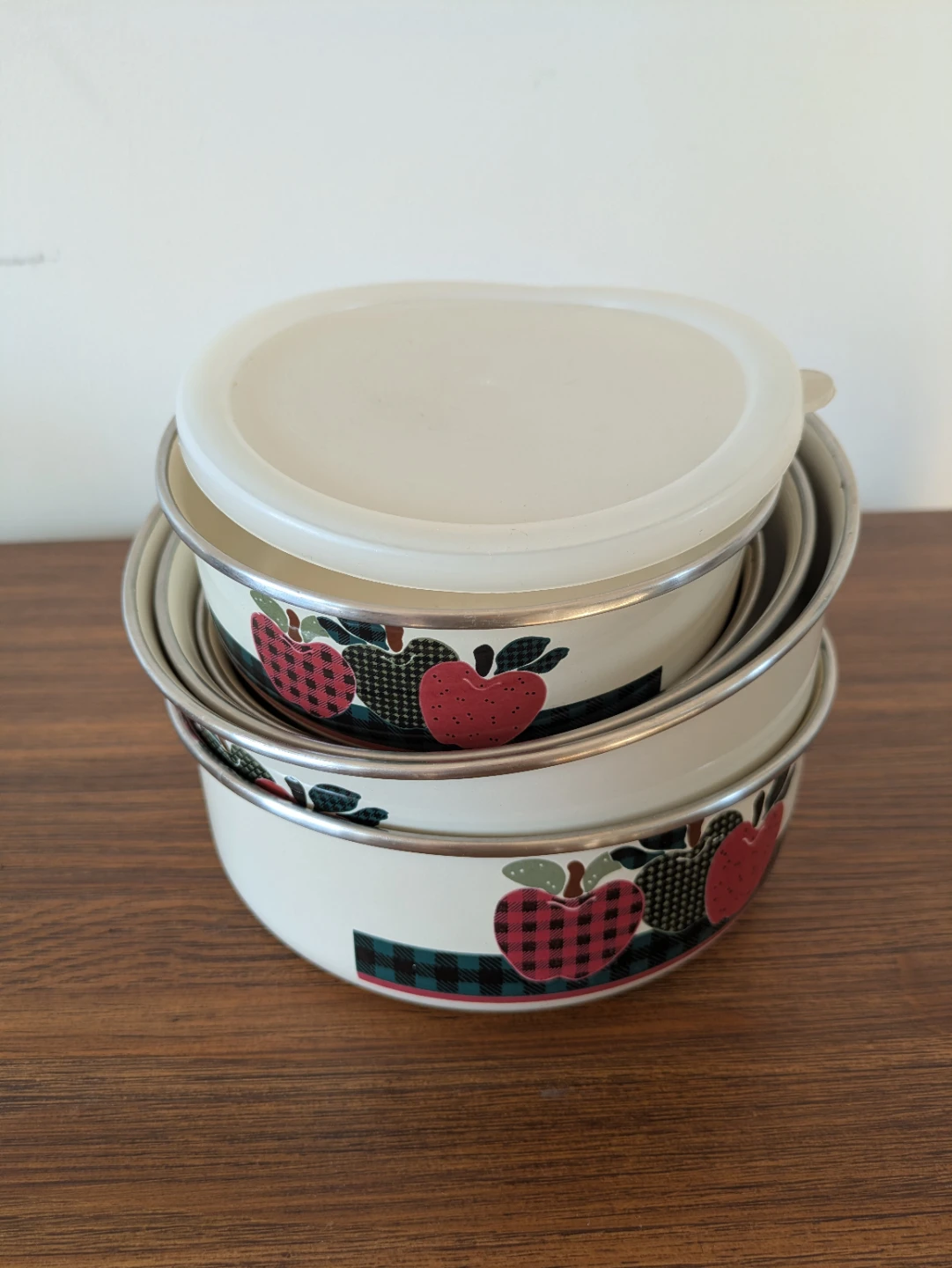 Vintage Apple Design Nesting Bowls