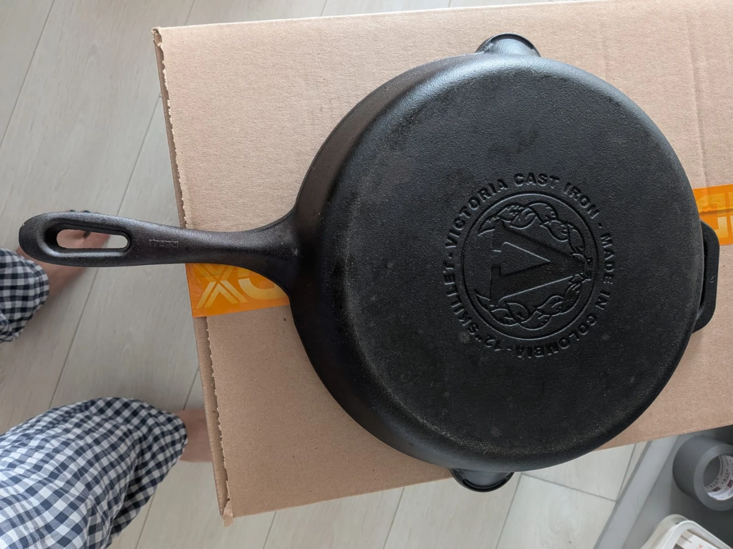 Move out sale: Victoria Cast Iron Skillet 12-inch - photo 4