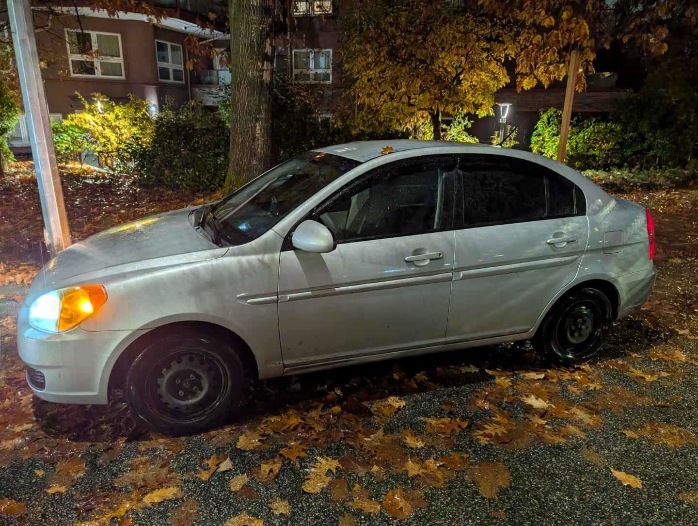 2006 Silver Hyundai Accent only 127 631 kms - photo 2
