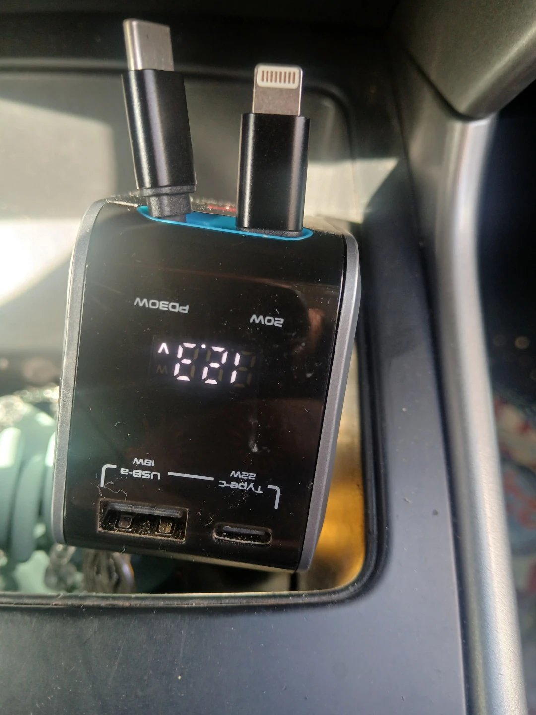 EWITCO Car Charger with Retractable Cables - photo 5