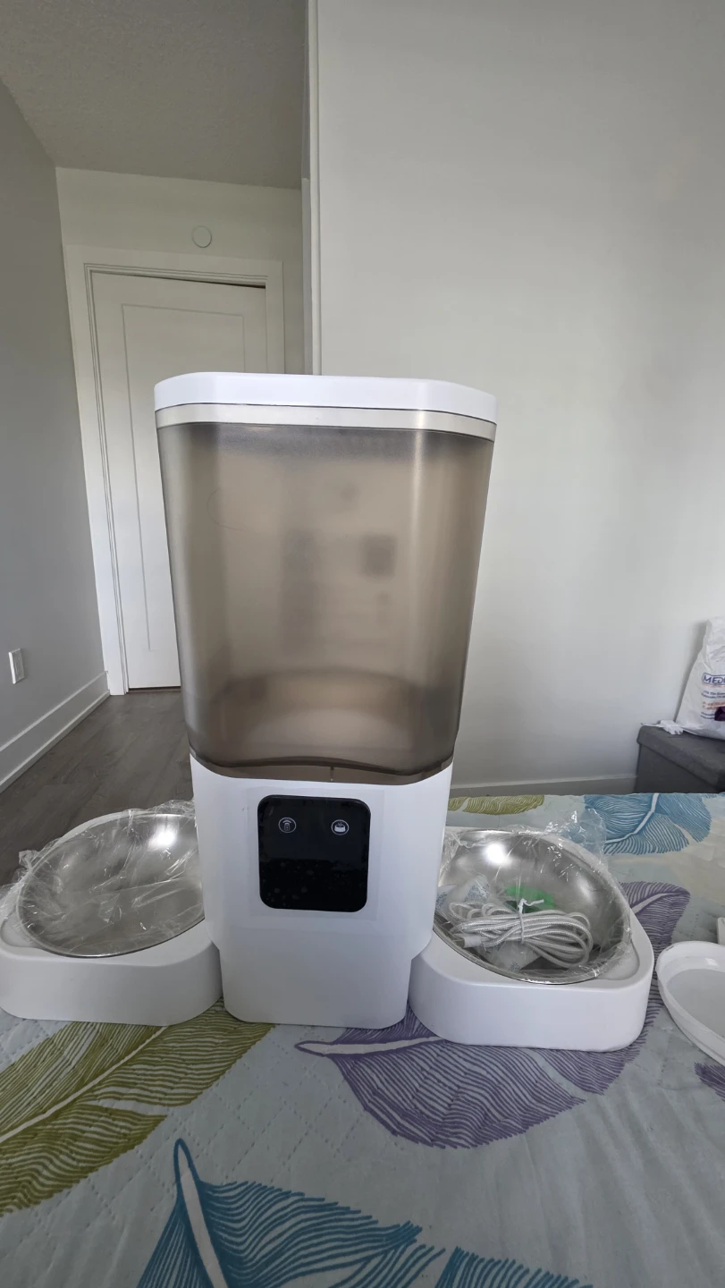 Brand new Automatic pet feeder - photo 3