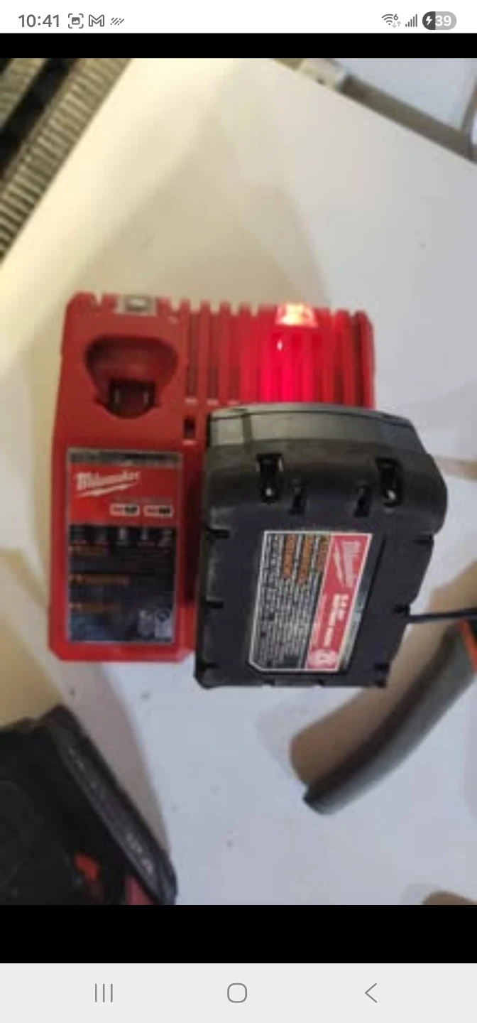 Milwaukee M18 Battery Charger with Two Batteries - photo 3