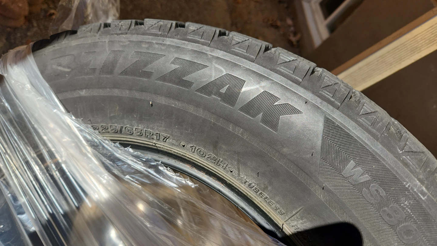 Bridgestone Blizzak WS80 225/65R17 Winter Tire - photo 2