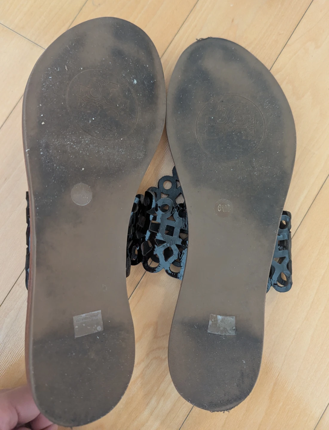 Tory Burch Davy Black Cut-out Sandals - photo 5
