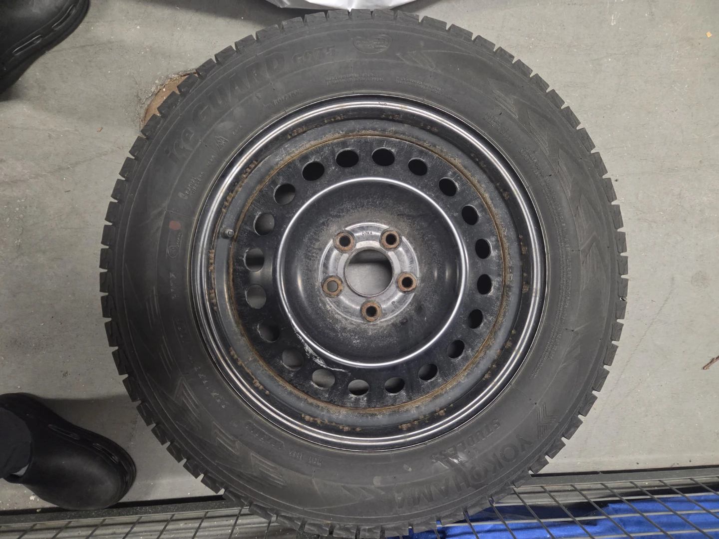 (4) Yokohama iceGUARD G075 Tire 225/65R17